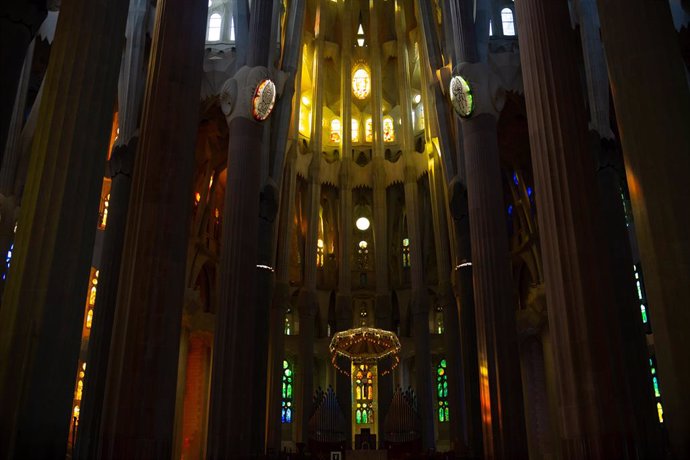 Archivo - Arxiu - Interior de la catedral de la Sagrada Família que continua en obres, a Barcelona, Catalunya (Espanya), 16 de setembre del 2020