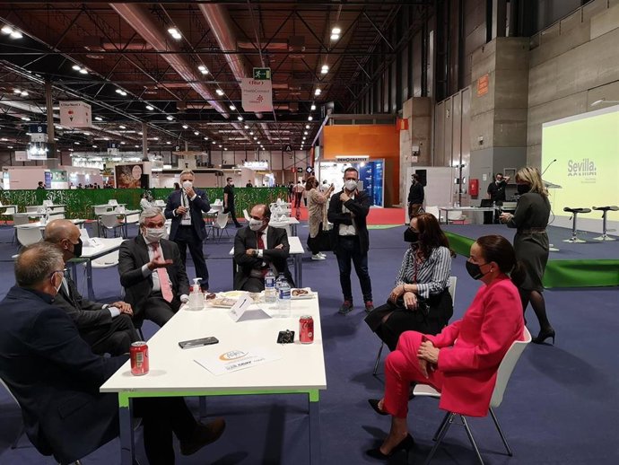 Ayuntamiento acuerda acciones de promoción del destino Sevilla con la Confederación de Agencias de Viajes