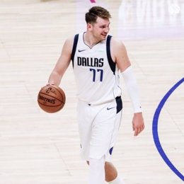 Luka Doncic vence con Dallas Mavericks a Los Angeles Clippers en el Staples Center