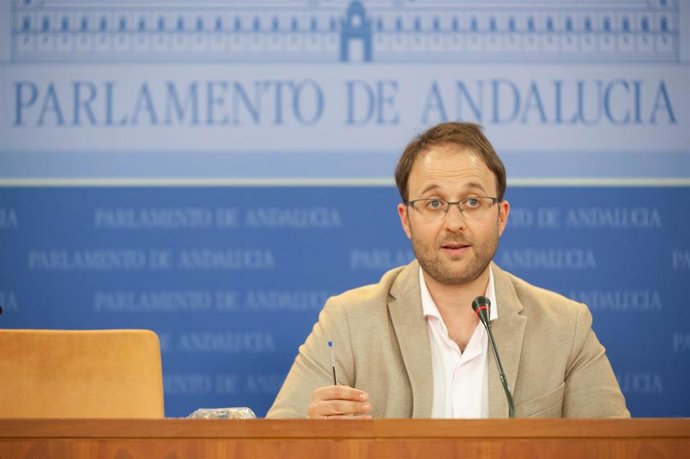 Archivo - El portavoz de Empleo del Grupo Parlamentario Popular Andaluz, Erik Domínguez, en una foto de archivo.