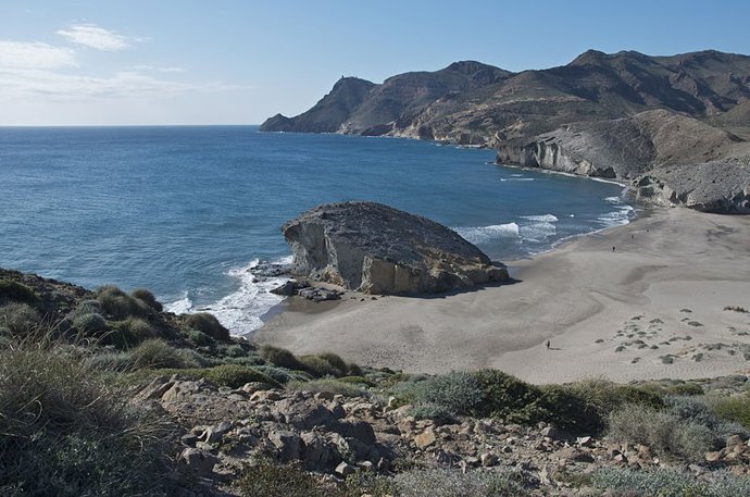 Archivo - Playa de Mónsul, en Cabo de Gata-Níjar (Almería)