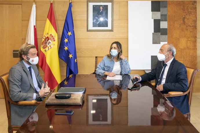 El Consejero De Industria, Turismo, Innovación, Transporte Y Comunicaciones, Javier López Marcano, Recibe A La Alcaldesa De Solórzano, Gema Perojo