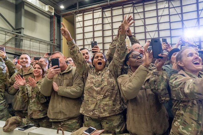 Archivo - November 28, 2019 - Bagram, Afghanistan: President Donald J. Trump visits troops at Bagram Airfield on Thursday, November 28, 2019, in Afghanistan, during a surprise visit to spend Thanksgiving with troops that included a short joint statement