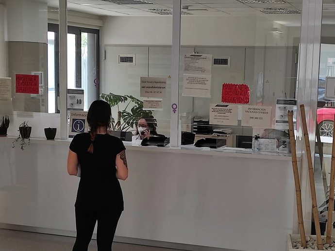 Sanidad pone en marcha la nueva 'agenda de mostrador' en todos los centros de atención primaria de la Comunitat