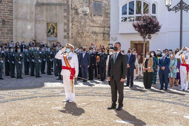 Rota acoge los actos militares del Día de las Fuerzas Armadas, que recuerdan al guardia civil fallecido en Jerez