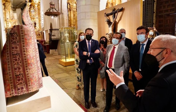 Inauguración en el Museo de Arte Sacro de Peñafiel la exposición 'Tesoros', en el marco de los actos conmemorativos del nacimiento en la villa, hoy hace seis siglos, del primer Príncipe de Viana, Carlos de Navarra y Aragón.