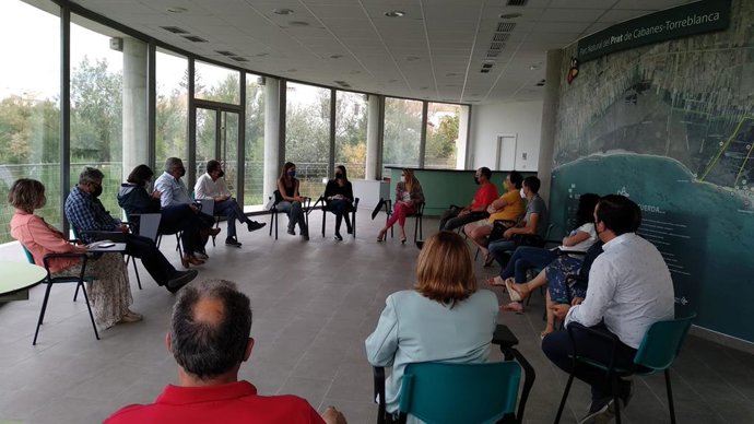 La portavoz de Medio Ambiente del Grupo Popular en Les Corts, Elisa Díaz, se reúne con a presidenta del PP de Castellón, Marta Barrachina, y alcaldes y portavoces de la provincia, junto a cazadores y agricultores