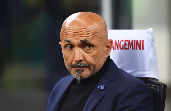 Archivo - 13 May 2019, Italy, Mailan: Inter manager Luciano Spalletti sits on the sidelines during the Italian Serie A soccer match between Inter Milan and AC Chievo Verona at San Siro Stadium. Photo: -/Lapresse via ZUMA Press/dpa