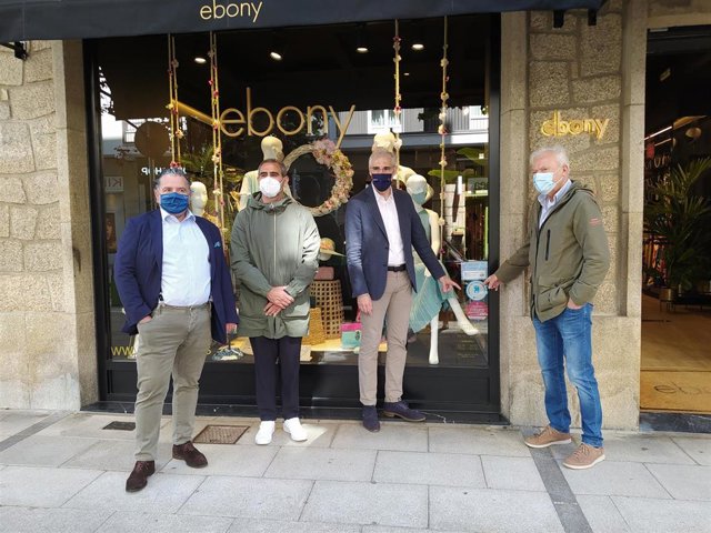 Ultima parada de la visita a diversos establecimientos en Santiago de Compostela