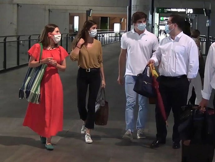 CARLOS FITZ-JAMES STUART, BELÉN CORSINI Y SOFÍA PALAZUELO LLEGAN A SEVILLA
