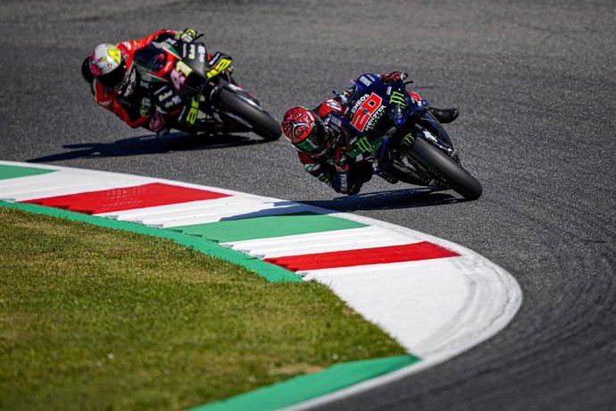 Fabio Quartararo por delante de Aleix Espargaró