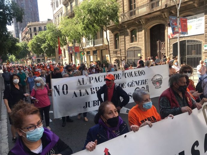 Manifestació convocada per Marea Pensionista Catalunya a Barcelona.