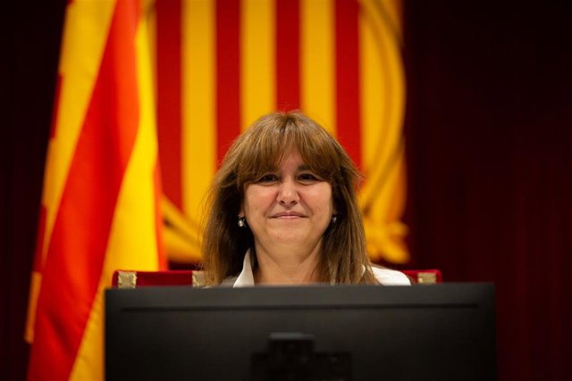 La presidenta del Parlament, Laura Borràs, durante una sesión de control al Govern, a 13 de mayo de 2021, en el Parlament de Catalunya, Barcelona, Cataluña, (España). Durante el pleno, el Govern tendrá que enfrentarse a las preguntas de la oposición y res