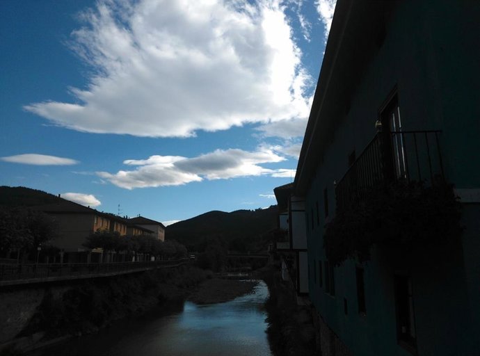 Archivo - Sol y Nubes 