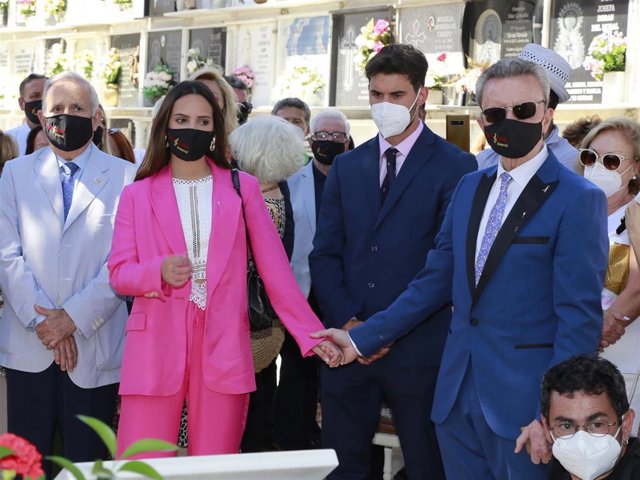 GLORIA CAMILA CON JOSÉ ORTEGA CANO