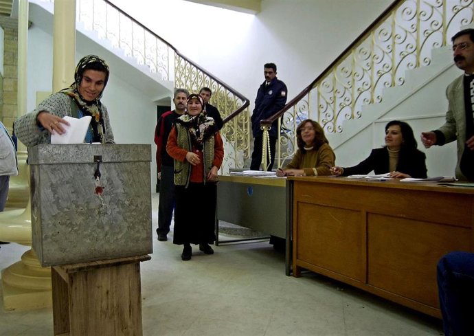 Archivo - Recurso - Elecciones en Chipre, en 2003