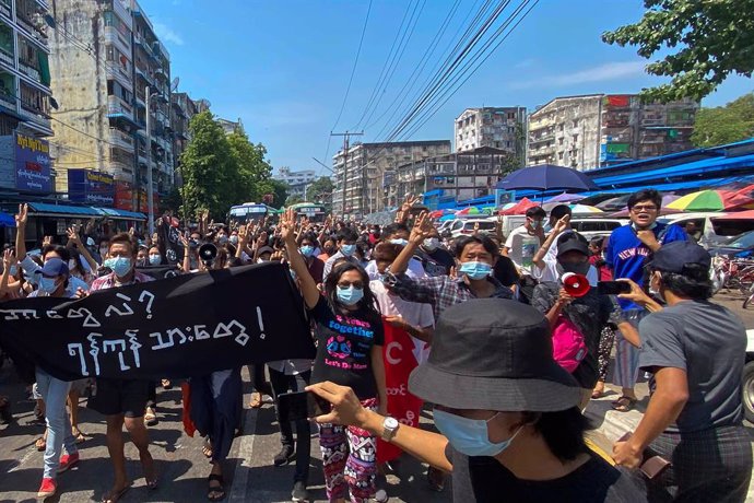 Protestan en Yangún contra la junta militar a principios de mayo