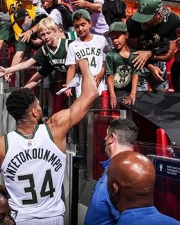 Giannis Antetokounmpo tras el encuentro entre Milwaukee Bucks y Miami Heat