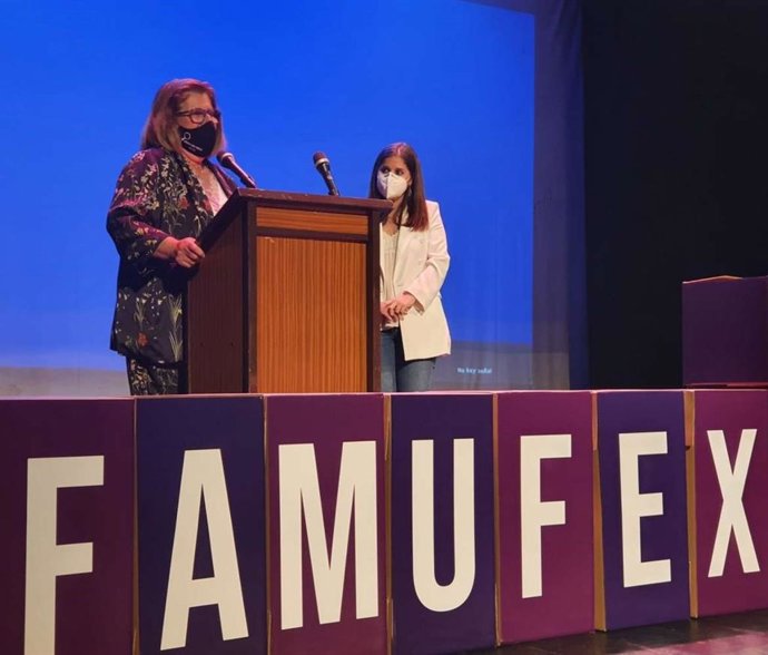 Gil Rosiña en el acto de entrega de la primera edición de los Premios Famufex.