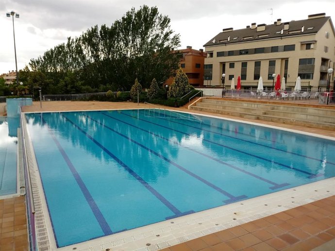 Archivo - Piscinas en Villamediana (La Rioja)