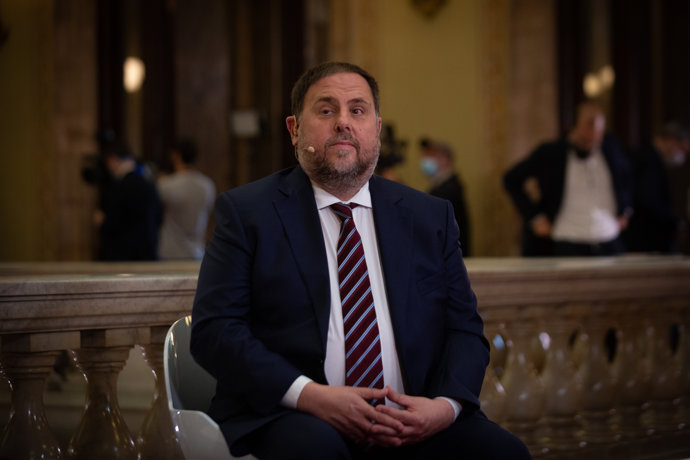 El líder de ERC, Oriol Junqueras, durante una entrevista en directo para TV3, antes de celebrarse la moción de investidura del candidato de ERC a la Presidencia de la Generalitat, en el Parlament de Catalunya, a 21 de mayo de 2021, en Barcelona, Cataluñ