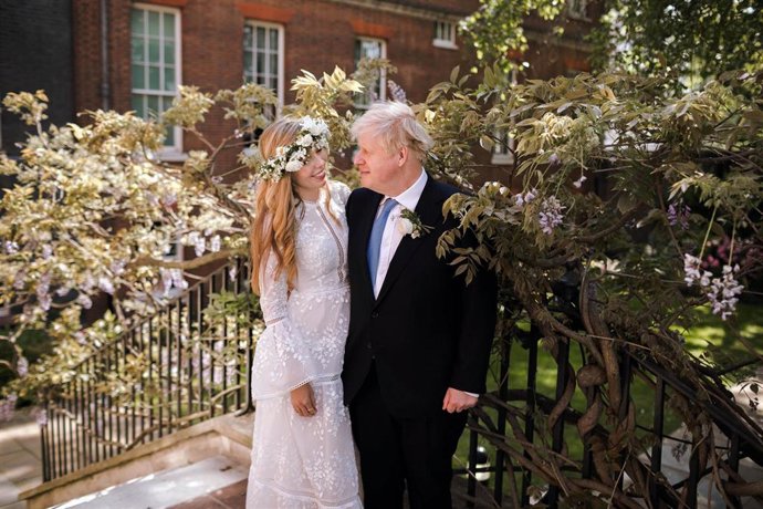 El primer ministro de Reino Unido, Boris Johnson, y su esposa, la activista Carrie Symonds
