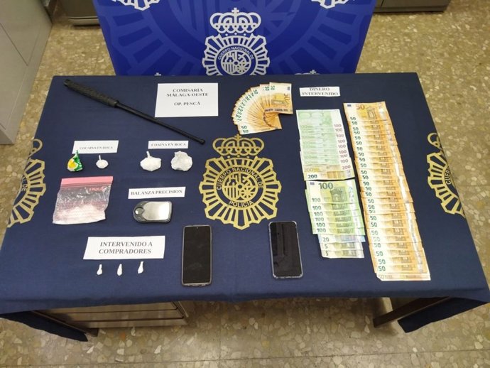 Droga y objetos incautados en la operación 'Pesca' de la Policía Nacional