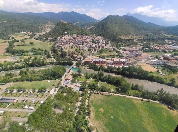 Boltaña apuesta por la formación y mejora de sus atractivos turísticos con el taller de empleo '#CastillodeBoltañaluce'.