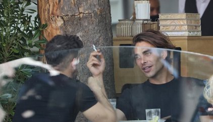 Jon Kortajarena y Ricky Merino, dos amigos en pleno centro de Madrid compartiendo confidencias