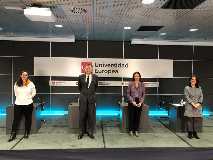 De Izq a dcha: Dra. Celia García, coordinadora del Programa Máster, Dr. Diego García-Borreguero, director del Programa Máster y Presidente de la FIS, Dra. Beatriz Gal, directora Académica del Máster y Dra. Irene Cano Pumarega, coordinadora Programa Mást