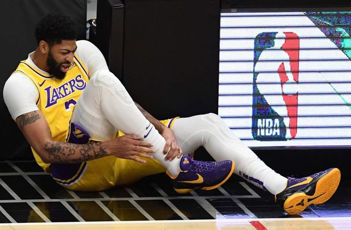 Anthony Davis (Lalers) se duele