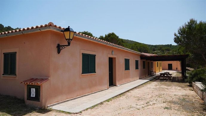 Refugio gestionado por la Conselleria de Medio Ambiente y Territorio.