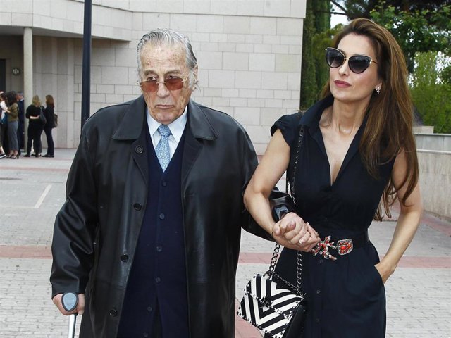 Archivo - Paloma Cuevas y su padre, Victoriano Valencia, en una imagen de archivo