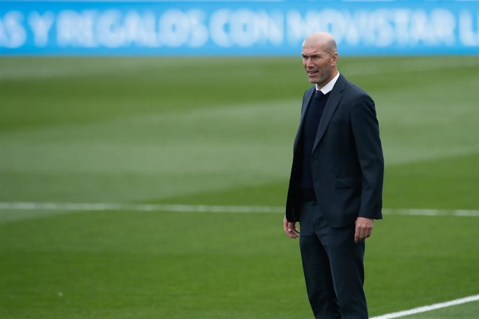 Zinédine Zidane durante el partido del Real Madrid ante el Villarreal de LaLiga Santander 2020-2021