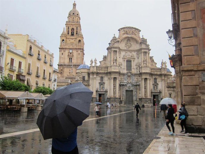 Archivo - LLUVIAS, TEMPORAL, TORMENTAS, DANA EN LA CIUDAD DE MURCIA, EN LA IMAGEN LA CATEDRAL DE MURCIA