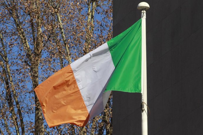 Archivo - Bandera de Irlanda.