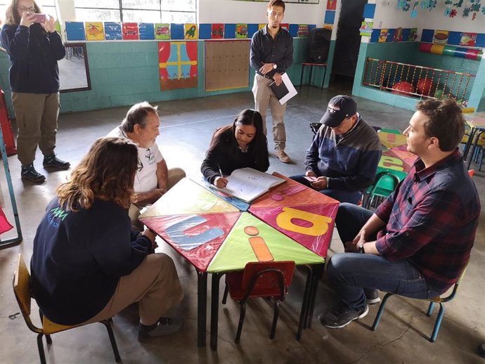 Barrionuevo, en una de las acciones de cooperación del Ayuntamiento de Sevilla