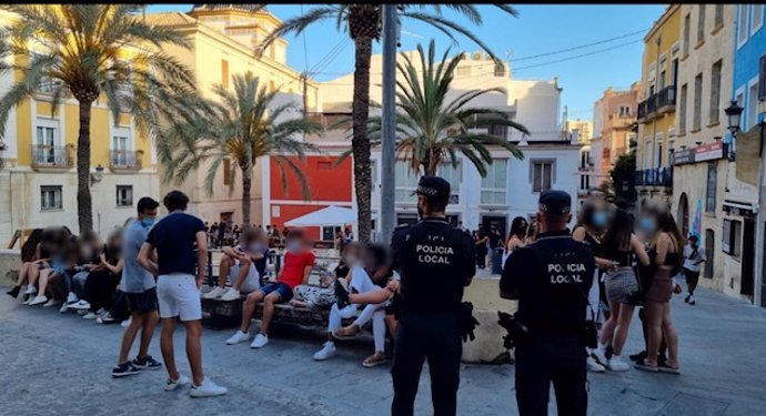 La Policía levanta 113 sanciones durante el fin de semana en Alicante por incumplir medidas sanitarias
