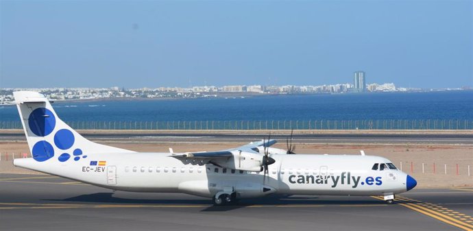 Archivo - Avión de Canaryfly ATR72
