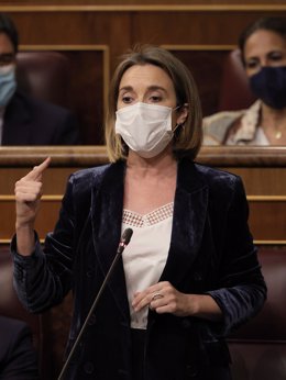 La portavoz del Grupo Parlamentario Popular en el Congreso, Cuca Gamarra, interviene en una sesión de control al Gobierno, a 26 de mayo de 2021, en el Congreso de los Diputados, Madrid, (España). 