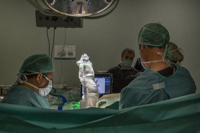 El Hospital Quirónsalud Barcelona incorpora el robot 'Mazor X StealthTM Edition' para realizar intervenciones quirúrgicas de columna vetebral