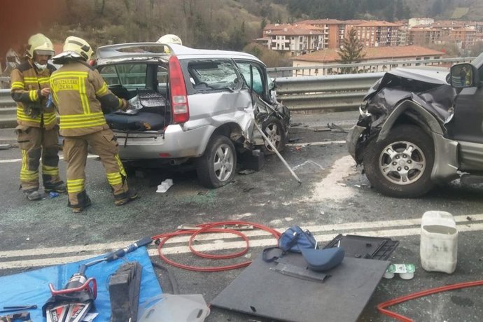 Bomberos de Alcorcón actuando en el accidente de tráfico
