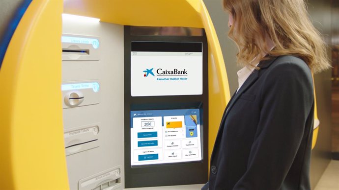 CaixaBank desplega una nova plataforma tecnolgica als caixers per adaptar-los a l'app.