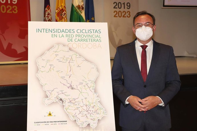 El delegado de Medio Natural y Carreteras de la Diputación de Córdoba, Francisco Palomares, en rueda de prensa.