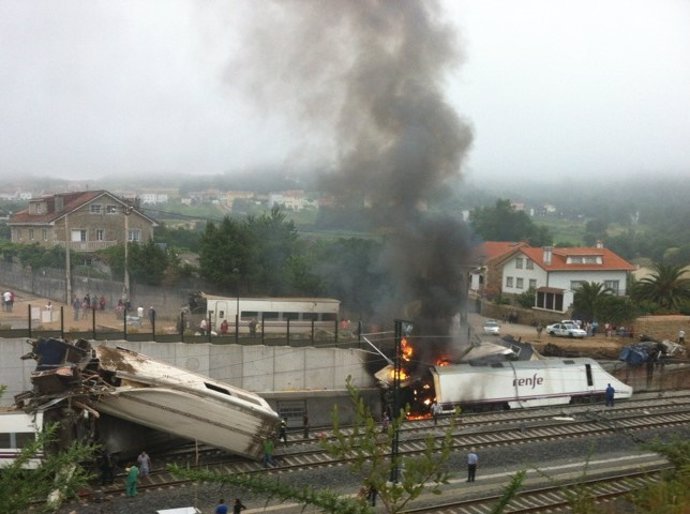 Archivo - Accidente del tren Alvia en Angrois (Santiago) el 24 de julio de 2013