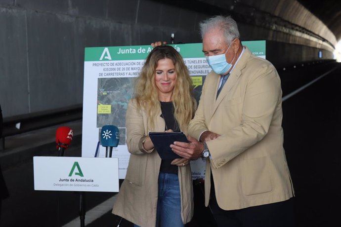 Archivo - Ana Mestre inaugurando la nueva iluminación de los túneles de la A-381