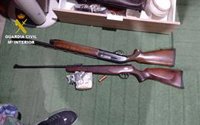 Descubren tres armas de fuego en un centro de producción de marihuana en Granada