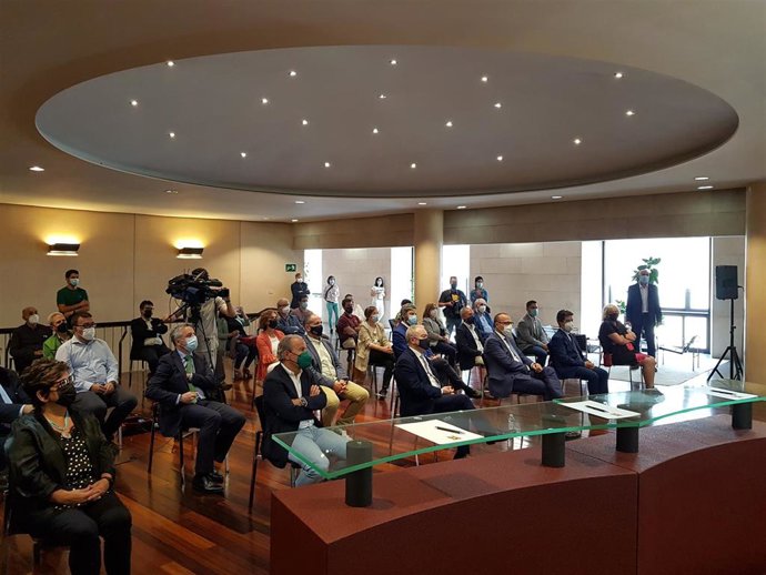 Presentación del proyecto de Escuela de Fútbol Base de Aragón, en la Diputación Provincial de Huesca.