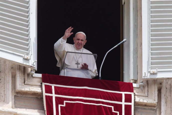 El Papa en el rezo del Regina Coeli