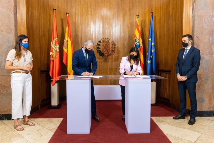 El Ayuntamiento y CaixaBank renuevan su contrato de patrocinio para la promoción deportiva.